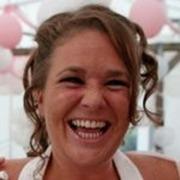 paragnost helderziende Liselotte - Inca Sjamaan, Medium, helderziend, heldervoelend en helderwetend. Contact met dierbare overledenen. Zeer sterk in het aanvoelen hoe iemand tegenover jou staat. Kindercoach. Bewustwording en innerlijke groei middels inzichten. Zielsverbindingen. Trauma. Zakelijk Advies. Tevens maak ik gebruik van Tarot en verschillende orakelkaarten. Je kunt mij bellen met iedere vraag die je hebt. Ik werk met gerichte vragen, zo krijg ik een volledig antwoord en kan ik beter invoelen op de diepere en onderliggende laag. Ik spreek je graag! Dikke liefs, Liselotte. Bel en e-mail met  paragnosten en helderzienden. Helderziende en paragnost hulplijn waar een   helderziende  en paragnost je inzichten geeft in liefde en toekomst.  